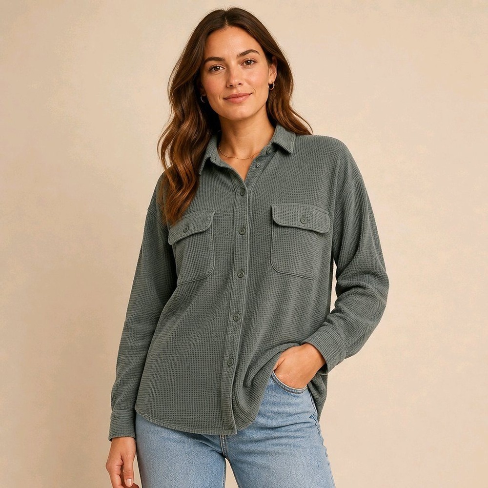 Magellan Size L Blue Gray Waffle Knit Boyfriend Fit Button Up Shirt